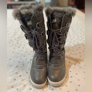 EUC Polar Snow Boots. Size 11